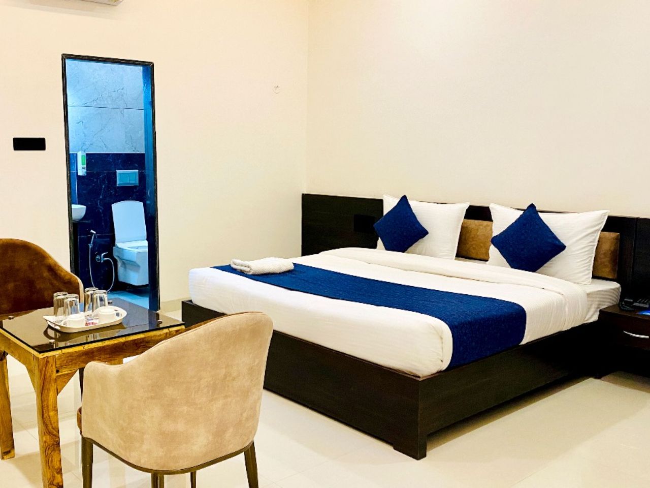Hotel URS Palace in Indore