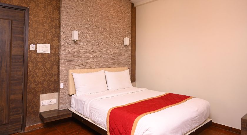 Hotel Center Point in Solapur