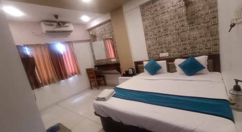 MadStays Signature Planet in Indore