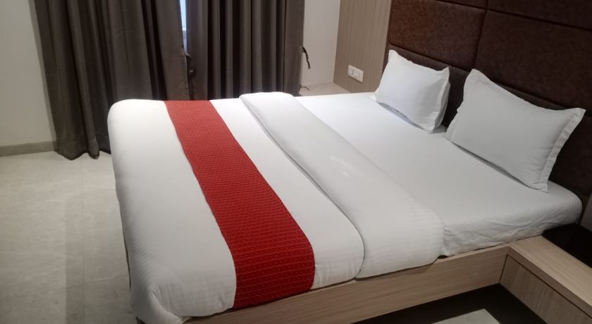 Hotel Rajshree in Ahmednagar