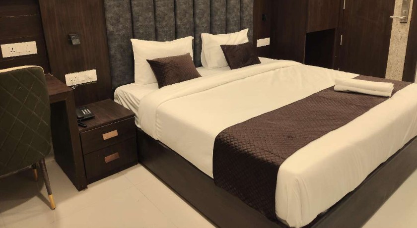 Hotel Meritel Grande in Indore