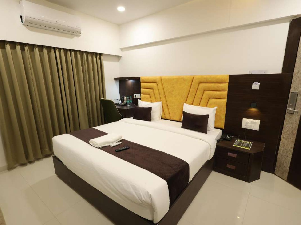 Hotel Meritel Grande in Indore
