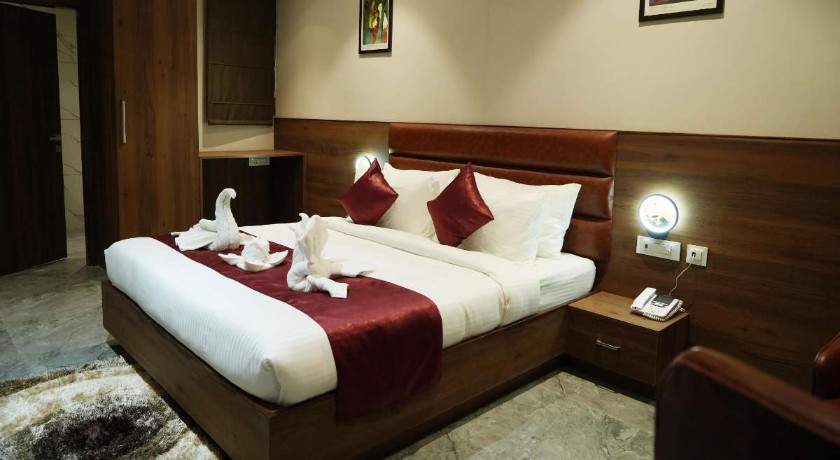 Hotel The Lamp in Zirakpur