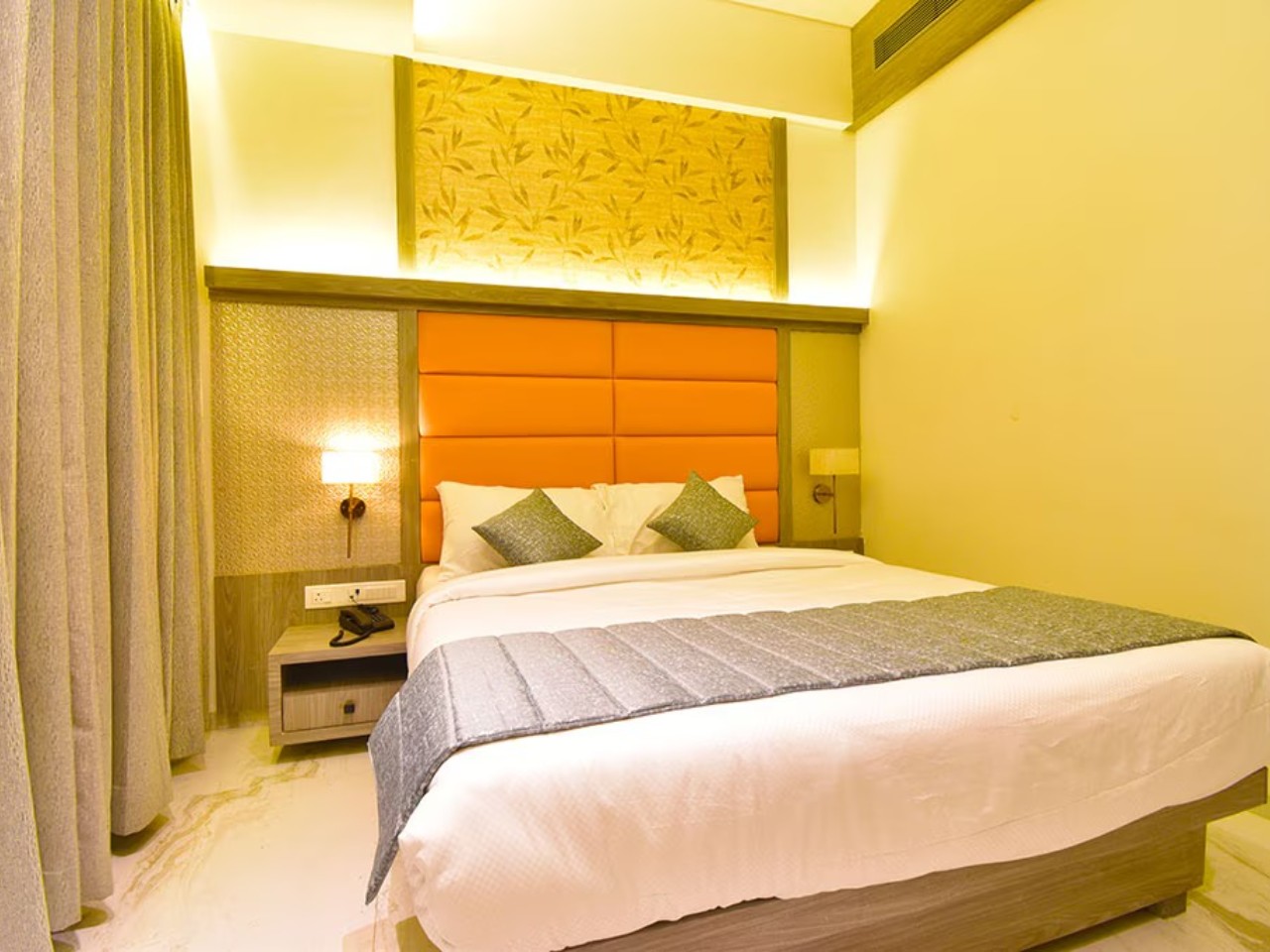 Hotel La Dahlia in Thane