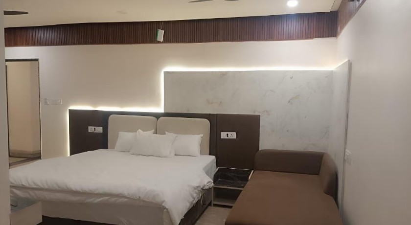 Hotel Kiwi Inn in Indore