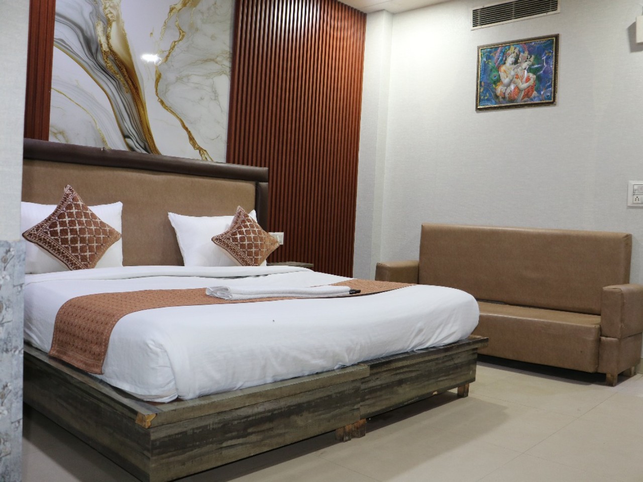 Hotel Grand Inn in Delhi