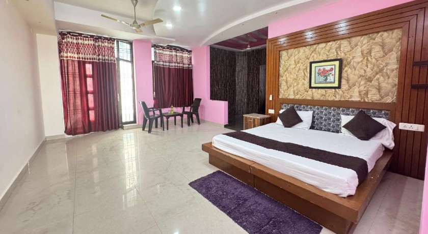 Hotel Warm Welcome in Noida
