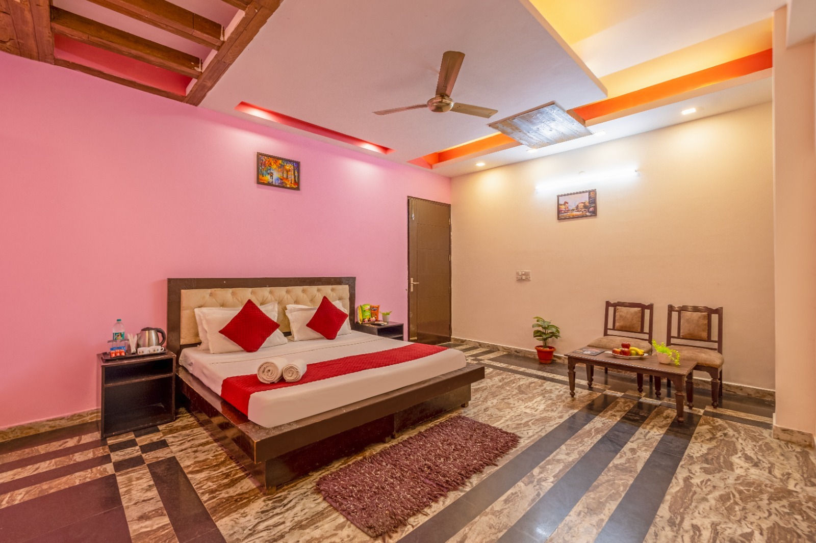 Hotel Warm Welcome in Noida