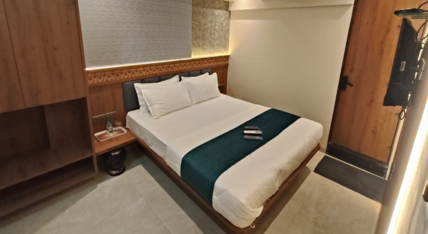 Hotel Gurukrupa NX Thane Station in Thane