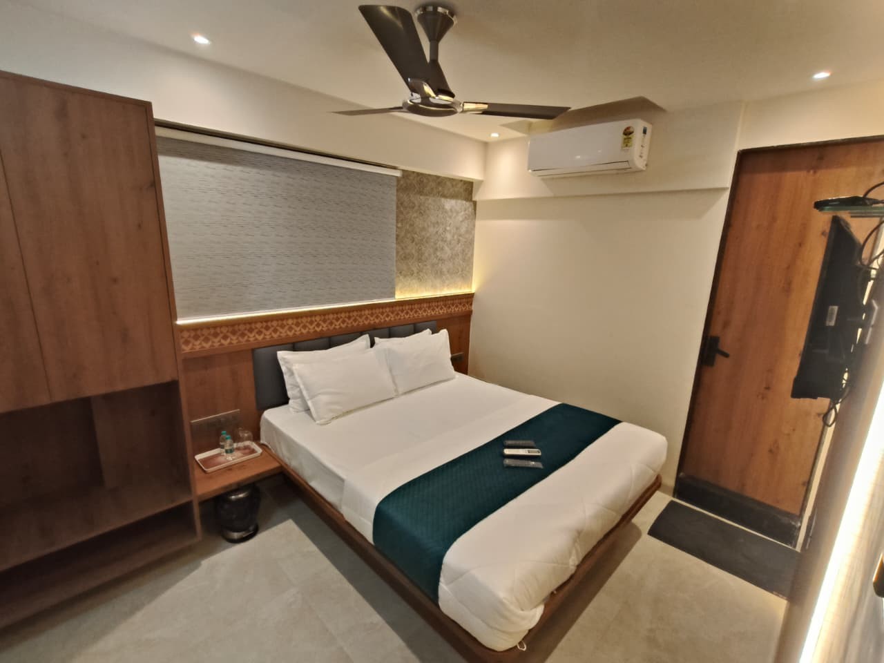 Hotel Gurukrupa NX Thane Station in Thane