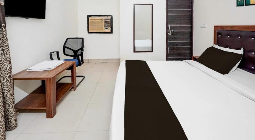 Hotel Heaven Peacock in Noida
