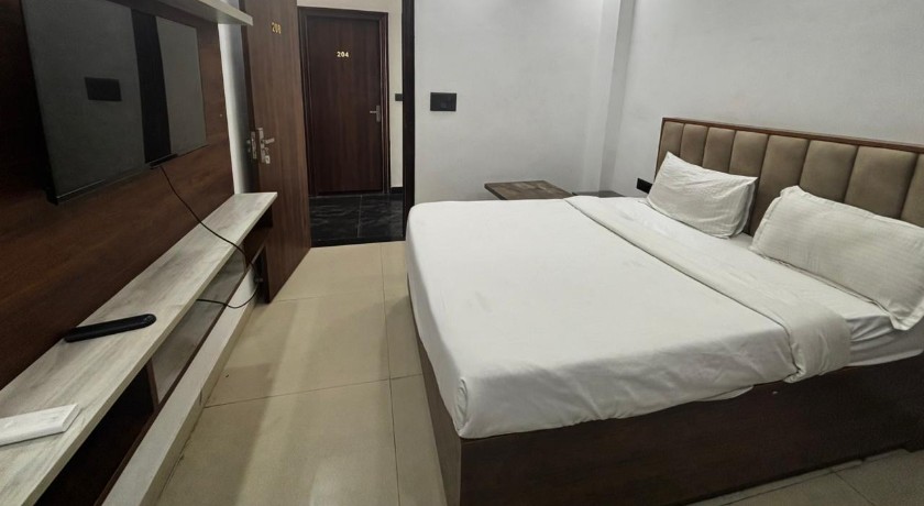 Hotel Aura Grand in Noida