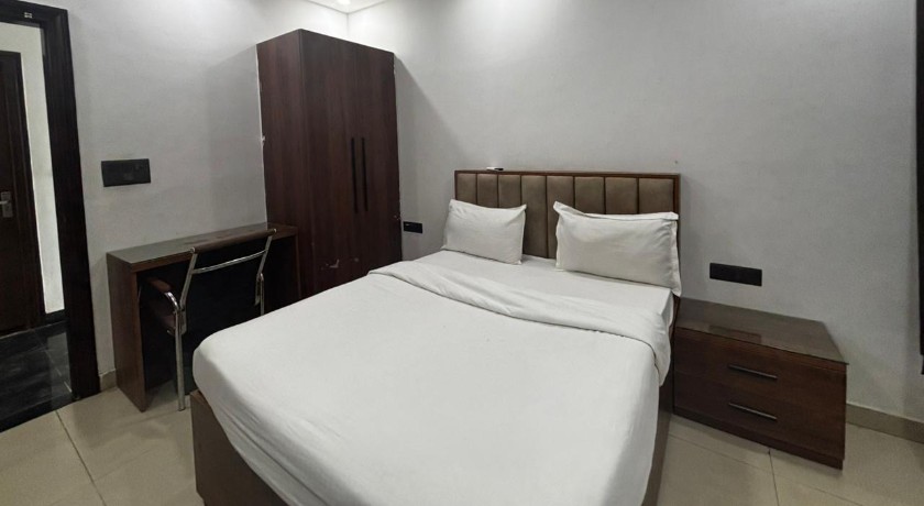 Hotel Aura Grand in Noida
